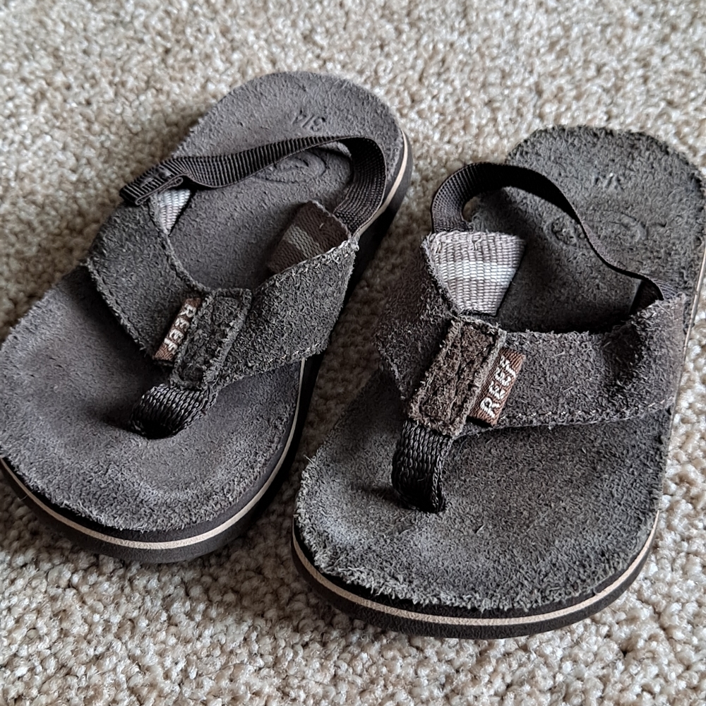 Toddler flip flops